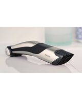 7000 Series Showerproof Body Groomer